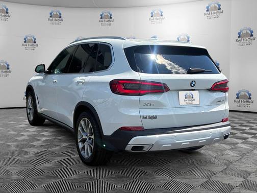 White Metallic 2019 BMW X5 xDrive40i