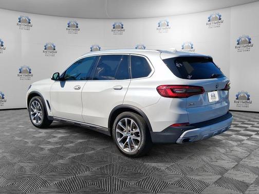 White Metallic 2019 BMW X5 xDrive40i
