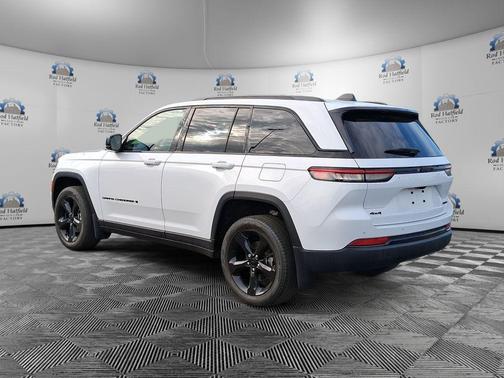 Bright White Clearcoat 2023 Jeep Grand Cherokee Limited