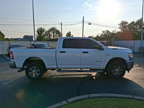 Bright White Clearcoat 2024 RAM 2500 Big Horn Crew Cab 4x4 6'4' Box