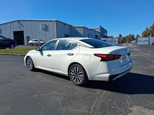 Glacier White 2025 Nissan Altima 2.5 SV
