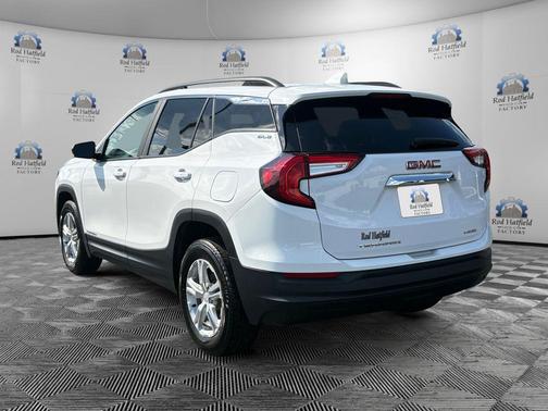 Summit White 2022 GMC Terrain SLE