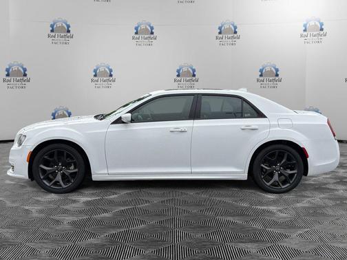 Bright White 2023 Chrysler 300 Touring