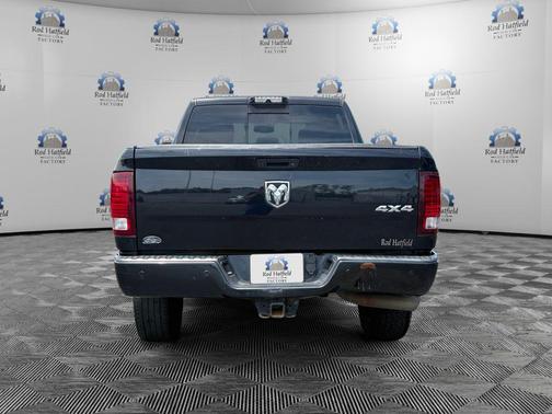 Brilliant Black Crystal Pearlcoat 2018 RAM 3500 Laramie Crew Cab 4x4 6'4' Box