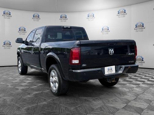 Brilliant Black Crystal Pearlcoat 2018 RAM 3500 Laramie Crew Cab 4x4 6'4' Box