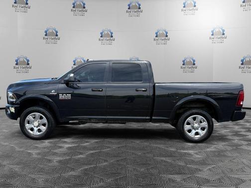 Brilliant Black Crystal Pearlcoat 2018 RAM 3500 Laramie Crew Cab 4x4 6'4' Box