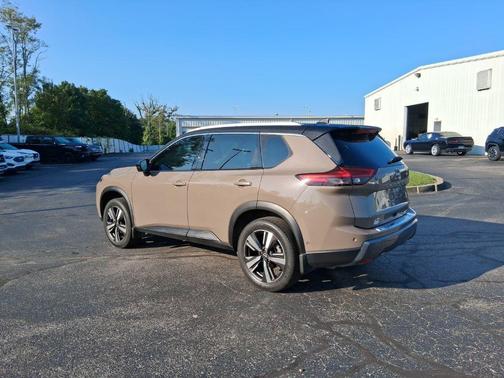 Super Black 2024 Nissan Rogue SL