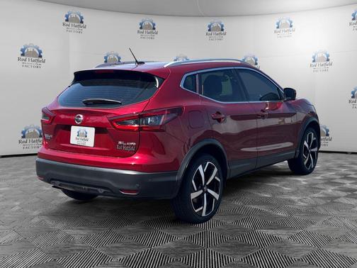 Scarlet Ember Pearl Metallic 2022 Nissan Rogue Sport SL
