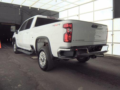 Summit White 2026 Chevrolet Silverado 2500 LT