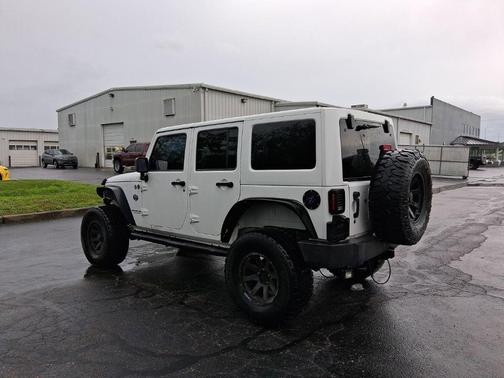 Bright White Clearcoat 2012 Jeep Wrangler Unlimited Sahara