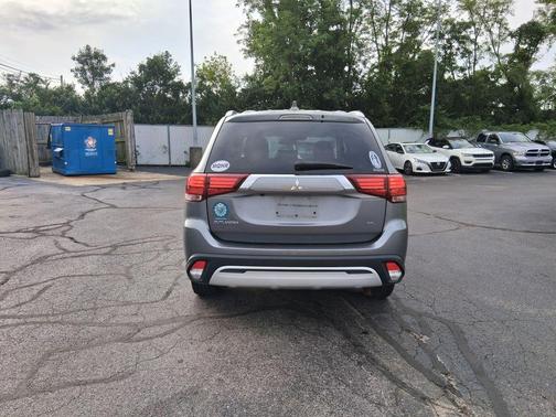 Alloy Silver Metallic 2020 Mitsubishi Outlander ES S-AWC