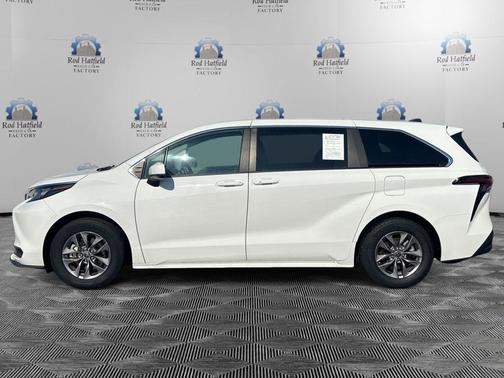 2024 Toyota Sienna LE