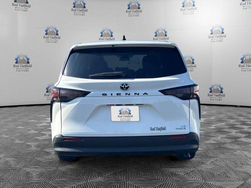2024 Toyota Sienna LE