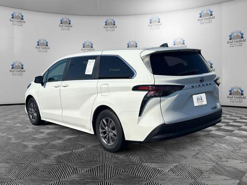 2024 Toyota Sienna LE