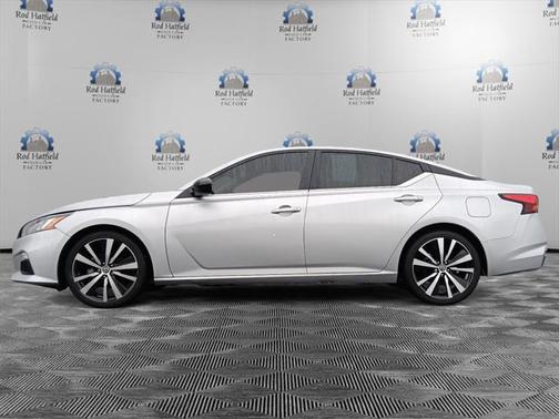 2022 Nissan Altima SR FWD
