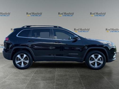 Diamond Black Crystal Pearlcoat 2022 Jeep Cherokee Limited
