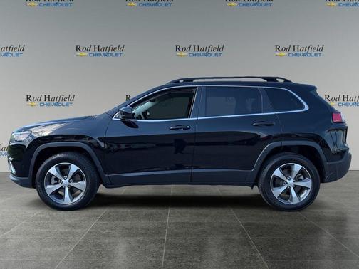 Diamond Black Crystal Pearlcoat 2022 Jeep Cherokee Limited
