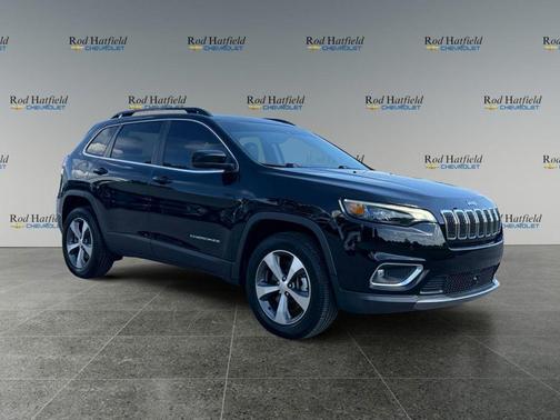 Diamond Black Crystal Pearlcoat 2022 Jeep Cherokee Limited