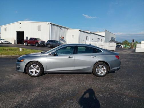 Sterling Gray Metallic 2024 Chevrolet Malibu FWD 1LT