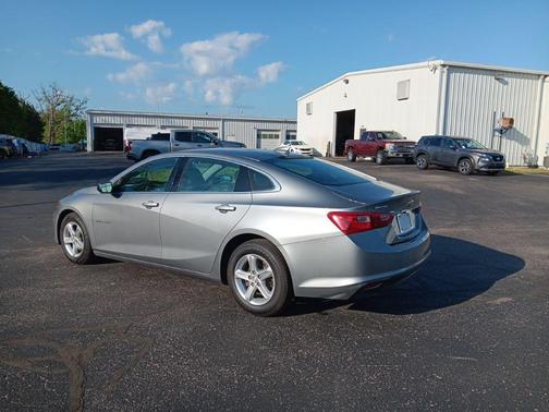 Sterling Gray Metallic 2024 Chevrolet Malibu FWD 1LT