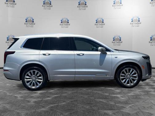 Radiant Silver Metallic 2020 Cadillac XT6 Premium Luxury FWD
