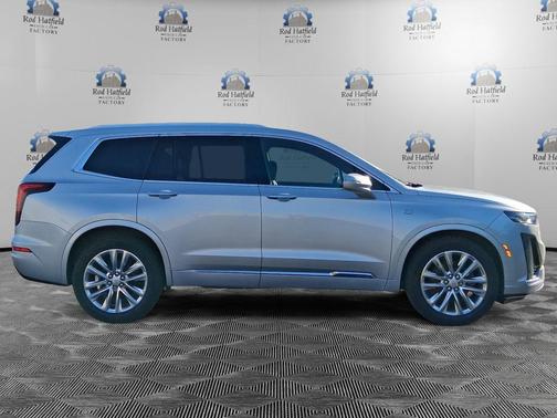 Radiant Silver Metallic 2020 Cadillac XT6 Premium Luxury FWD