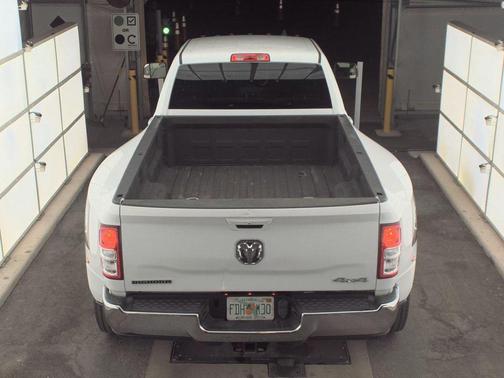 2021 RAM 3500 Big Horn Crew Cab 4x4 8' Box