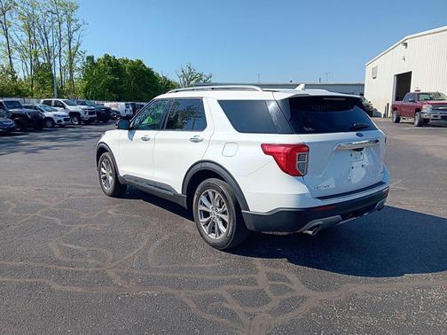 White Metallic 2022 Ford Explorer Limited