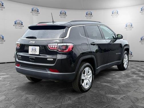 Diamond Black Crystal Pearlcoat 2022 Jeep Compass Latitude