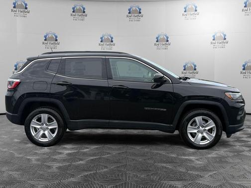 Diamond Black Crystal Pearlcoat 2022 Jeep Compass Latitude