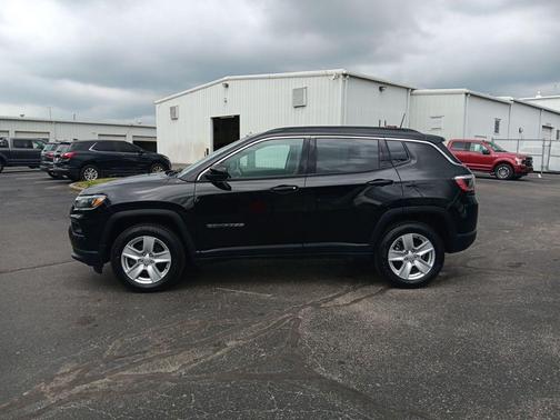 Diamond Black Crystal Pearlcoat 2022 Jeep Compass Latitude