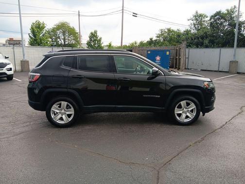 Diamond Black Crystal Pearlcoat 2022 Jeep Compass Latitude