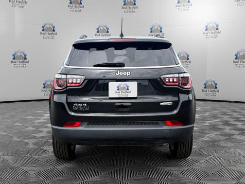 Diamond Black Crystal Pearlcoat 2022 Jeep Compass Latitude