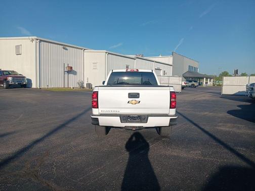 Summit White 2018 Chevrolet Silverado 1500 Custom