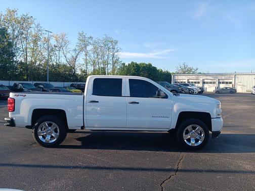 Summit White 2018 Chevrolet Silverado 1500 Custom