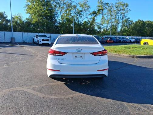 Quartz White Pearl 2018 Hyundai ELANTRA SEL