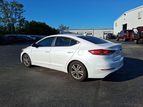 Quartz White Pearl 2018 Hyundai ELANTRA SEL