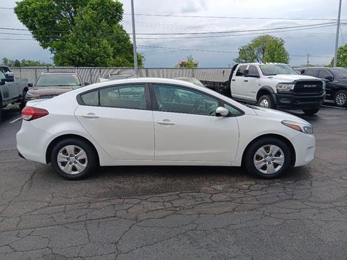 Snow White Pearl 2018 Kia Forte LX