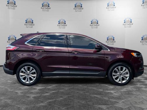 Burgundy Velvet Metallic Tinted Clearcoat 2024 Ford Edge Titanium