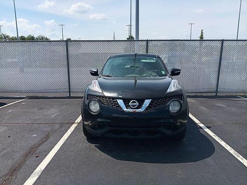 Black 2016 Nissan Juke SV