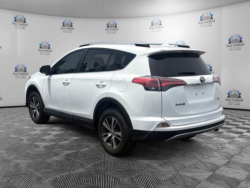 Super White 2018 Toyota RAV4 XLE