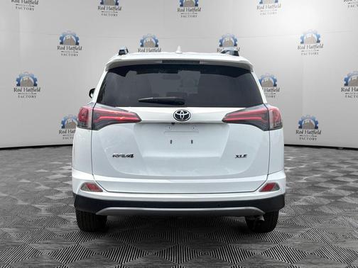 Super White 2018 Toyota RAV4 XLE