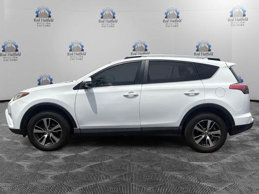 Super White 2018 Toyota RAV4 XLE