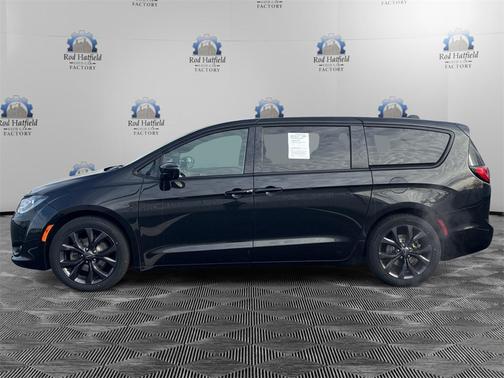 2020 Chrysler Pacifica Touring