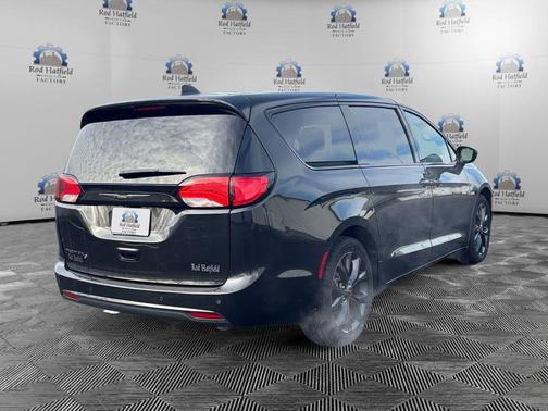 2020 Chrysler Pacifica Touring