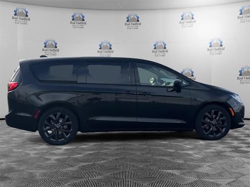 2020 Chrysler Pacifica Touring
