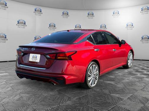 Scarlet 2023 Nissan Altima 2.5 SL