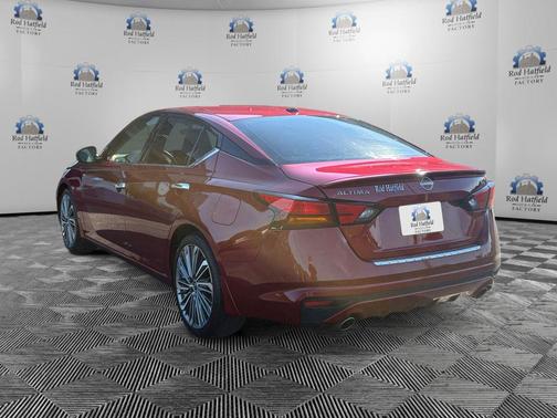 Scarlet 2023 Nissan Altima 2.5 SL
