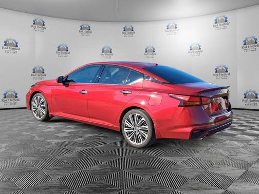 Scarlet 2023 Nissan Altima 2.5 SL