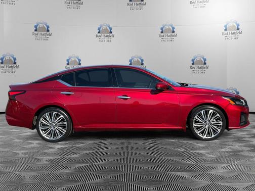 Scarlet 2023 Nissan Altima 2.5 SL